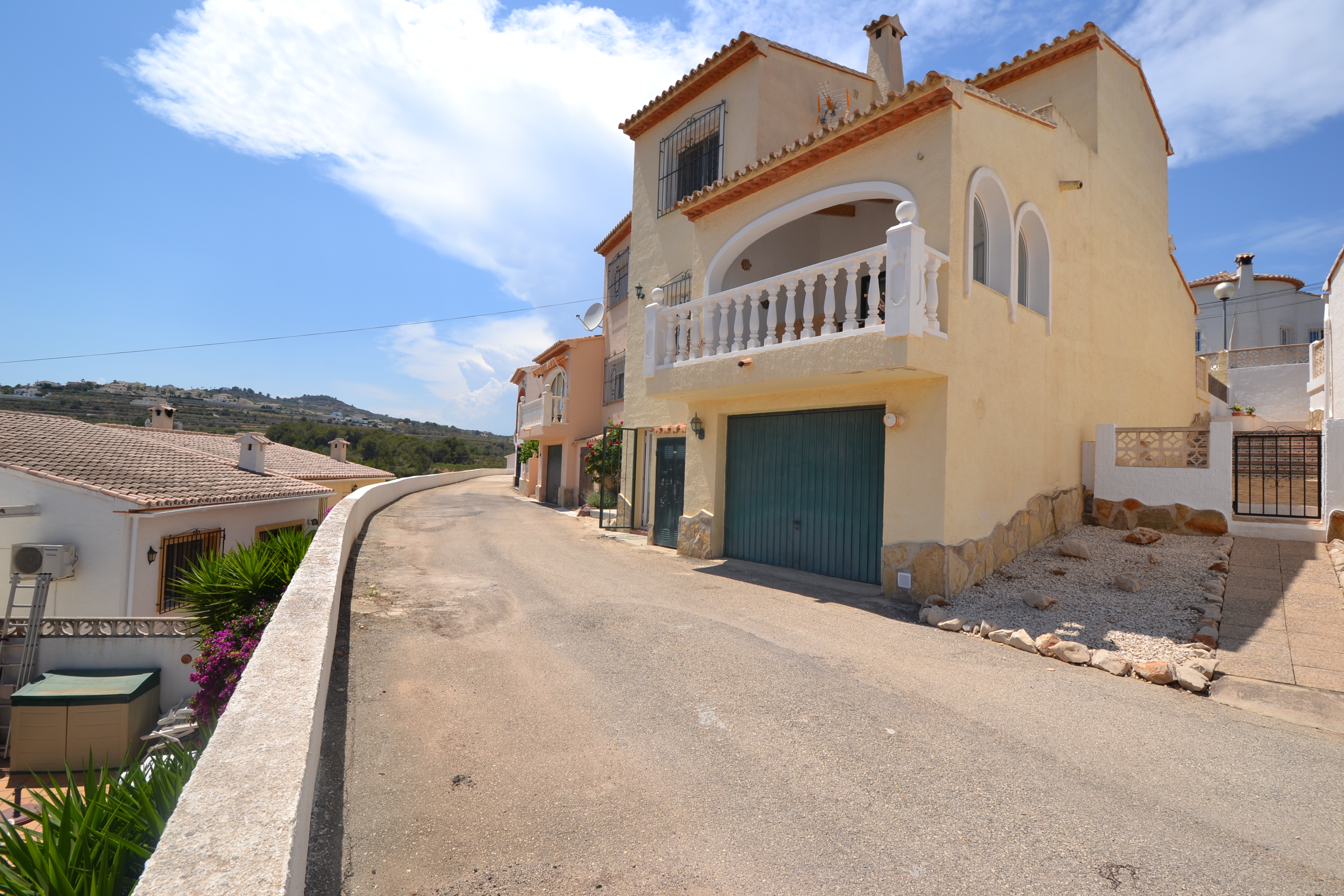 JR 950 – SOUTH FACING, 3 BEDROOM, 2 BATHROOM VILLA, NEAR JAVEA